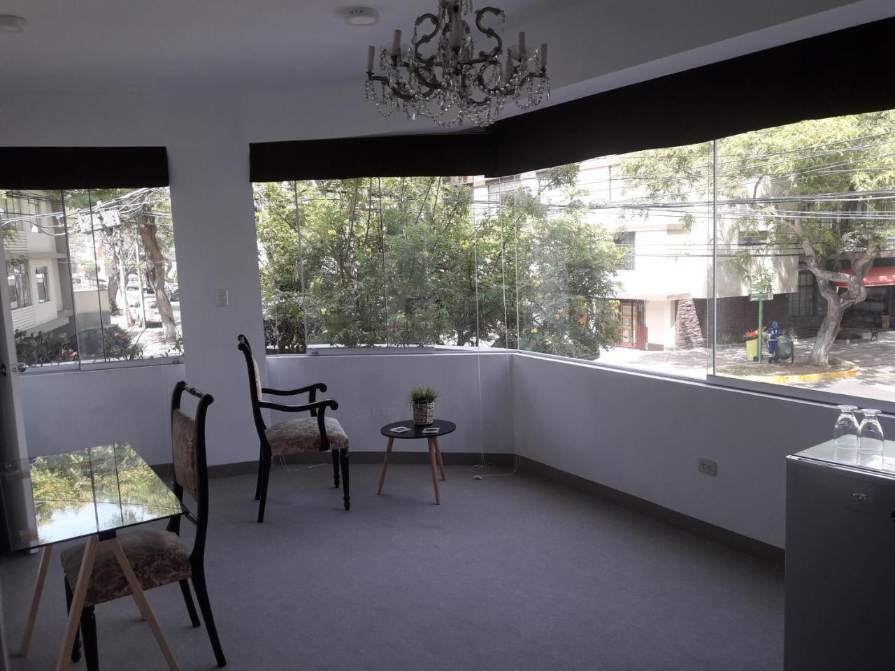 Laelia Miraflores Hotel 2*